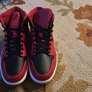 Nike Air Jordan 1 Mid Top Reverse Bred size 10.5